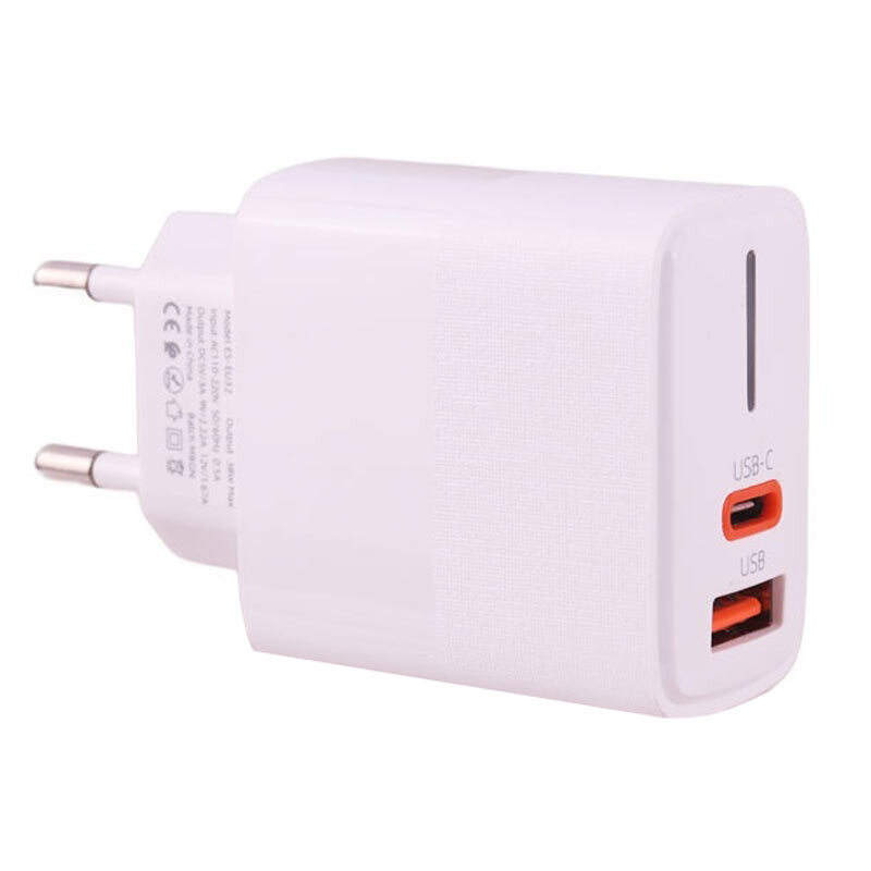 نمای نزدیک پورت‌های USB-C و USB-A شارژر دیواری Earldom EN-EU32