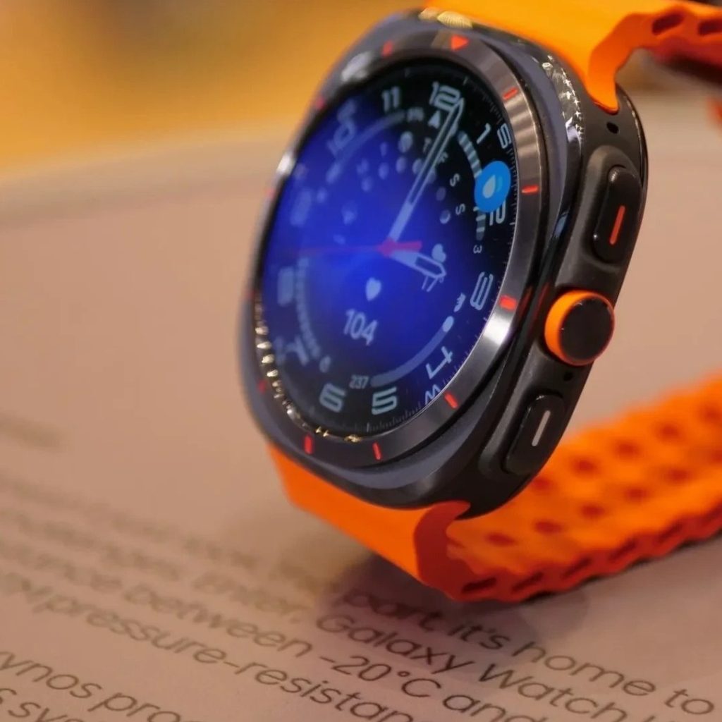 «ساعت هوشمند سامسونگ Z7 Ultra – نمایشگر دایره‌ای AMOLED، طراحی مدرن و امکانات سلامت»