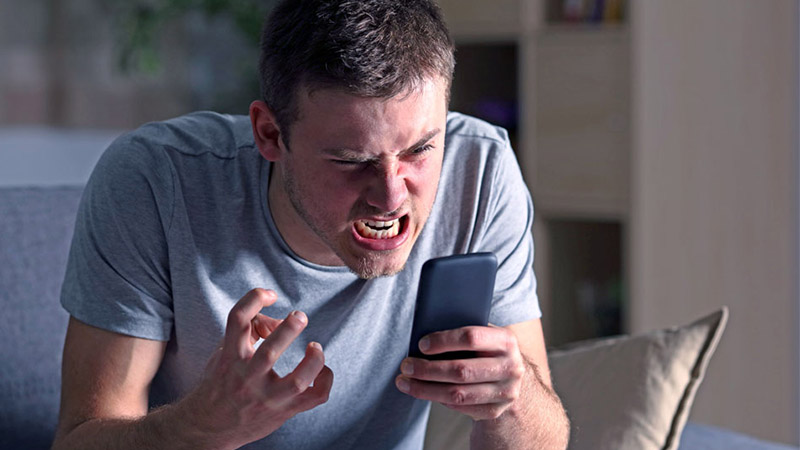 چرا گوشی کند می‌شود؟ ۷ دلیل اصلی کند شدن موبایل و روش حل هرکدام